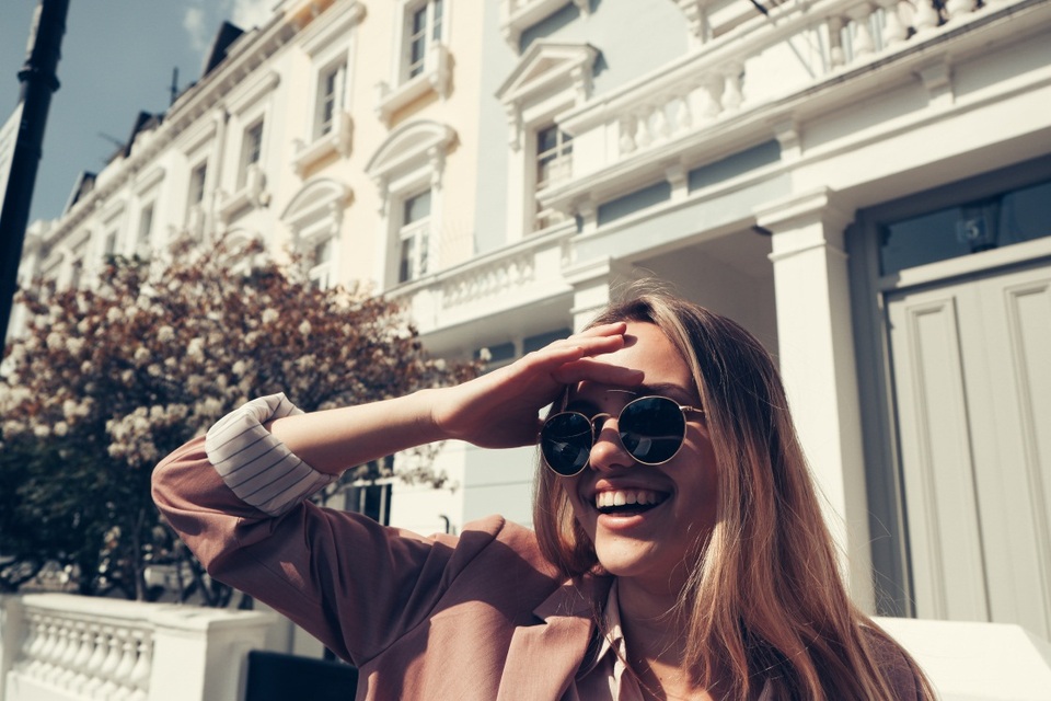 Hệ thống lấy nét theo pha tự động và thuật toán lấy nét mới vốn chỉ được đầu tư trên các mẫu X Series cao cấp cũng được trang bị trên X-T100. Nhờ vậy, việc lấy nét được nhanh chóng và chính xác hơn, đơn giản hóa quá trình sử dụng, ghi lại khoảnh khắc đẹp ngay tức thời.