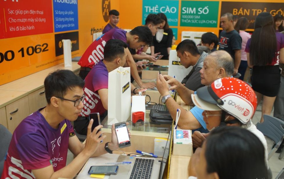Oppo F9 "gây sốc" khi đạt kỷ lục với 48,000 đơn hàng - 1 Oppo F9 "gây sốc" khi đạt kỷ lục với 48,000 đơn hàng - 1