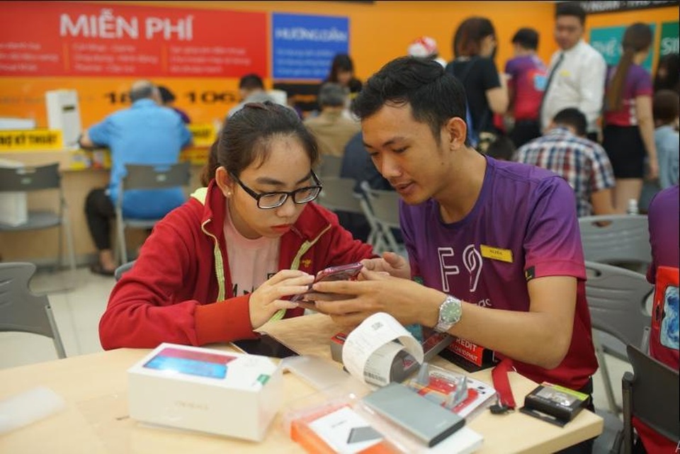 OPPO F9 mới lên kệ đã lập kỷ lục bán hàng - 3 OPPO F9 mới lên kệ đã lập kỷ lục bán hàng - 3