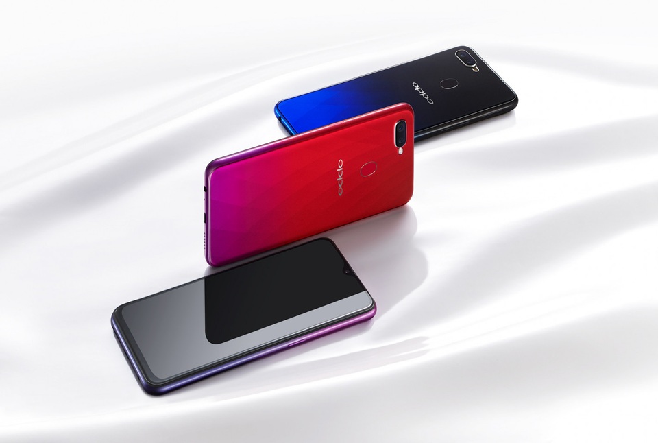 OPPO F9 là sản phẩm điện thoại người Việt tìm kiếm nhiều nhất trên Google trong năm 2018 - 4 Ba gam màu nổi bật của OPPO F9 với hiệu ứng chuyển sắc và họa tiết đậc biệt