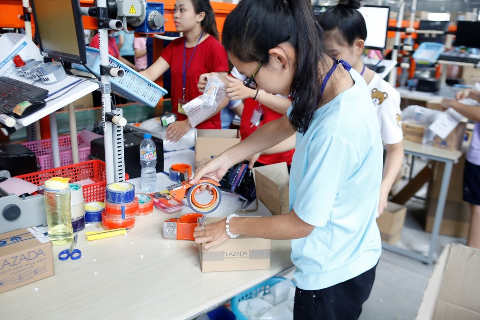 Thăm kho hàng Lazada trong mùa cao điểm "Cách mạng mua sắm" - 6 Thăm kho hàng Lazada trong mùa cao điểm "Cách mạng mua sắm" - 6