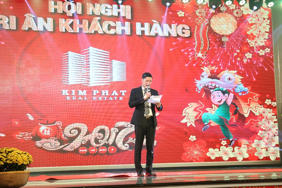 Địa ốc Kim Phát tưng bừng đại tiệc tri ân khách hàng - 2 MC Bình Minh là người dẫn chương trình của Bữa tiệc Tri ân