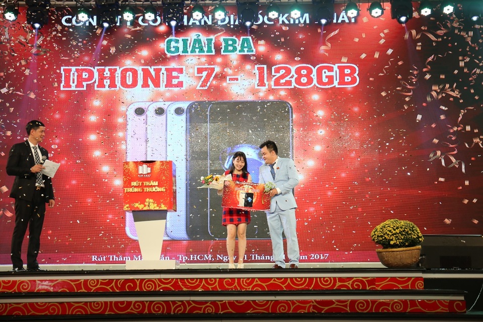 Địa ốc Kim Phát tưng bừng đại tiệc tri ân khách hàng - 5 Những khách hàng may mắn nhận giải thưởng tại chương trình