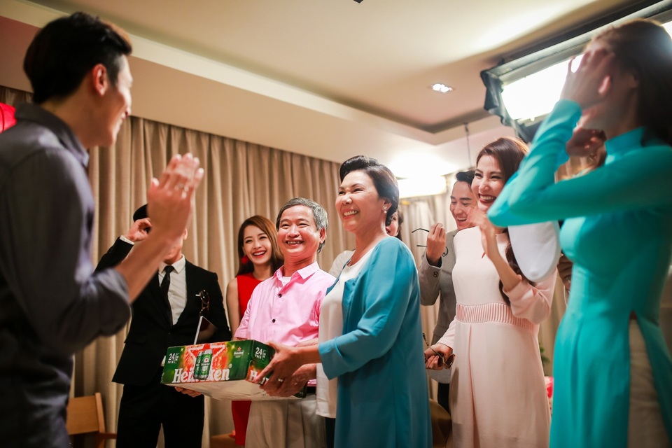 Đón Tết phong cách mới, tại sao không? - 4 Khoảnh khắc hạnh phúc bất ngờ khi sum họp cùng gia đình và dàn ngôi sao Hứa Vĩ Văn, Isaac, Chi Pu, Thủy Tiên, Soobin Hoàng Sơn, Ninh Dương Lan Ngọc