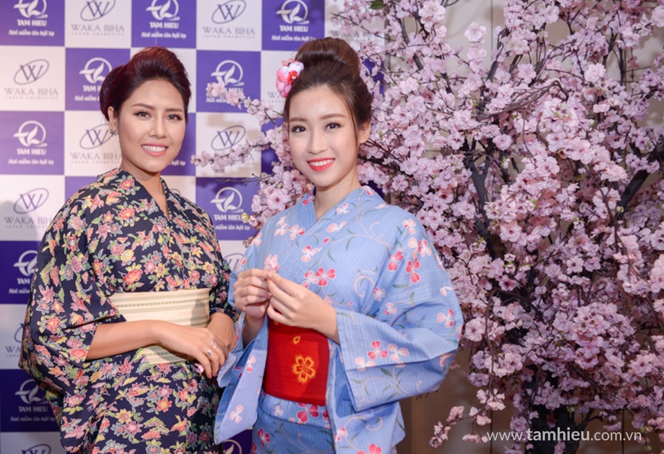 Mỹ nhân Việt bừng sắc tại Dạ tiệc Hoa Anh Đào 3 - 3 Mỹ nhân Việt bừng sắc tại Dạ tiệc Hoa Anh Đào 3 - 3