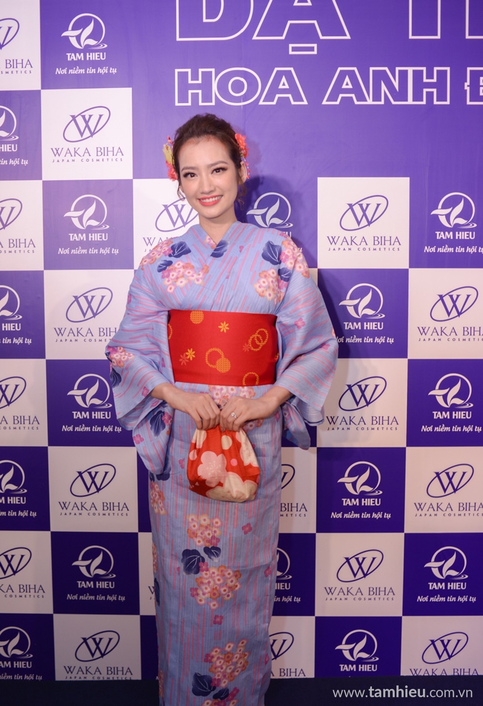 Mỹ nhân Việt bừng sắc tại Dạ tiệc Hoa Anh Đào 3 - 4 Mỹ nhân Việt bừng sắc tại Dạ tiệc Hoa Anh Đào 3 - 4