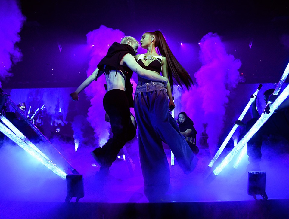 Tài trợ show Ariana Grande, Yamaha Grande tạo nên cơn sốt vé? - 2 Những màn biểu diễn đỉnh cao là yếu tố thu hút hàng đầu khiến các buổi biểu diễn của Ariana luôn cháy vé, và Việt Nam cũng không phải ngoại lệ!
