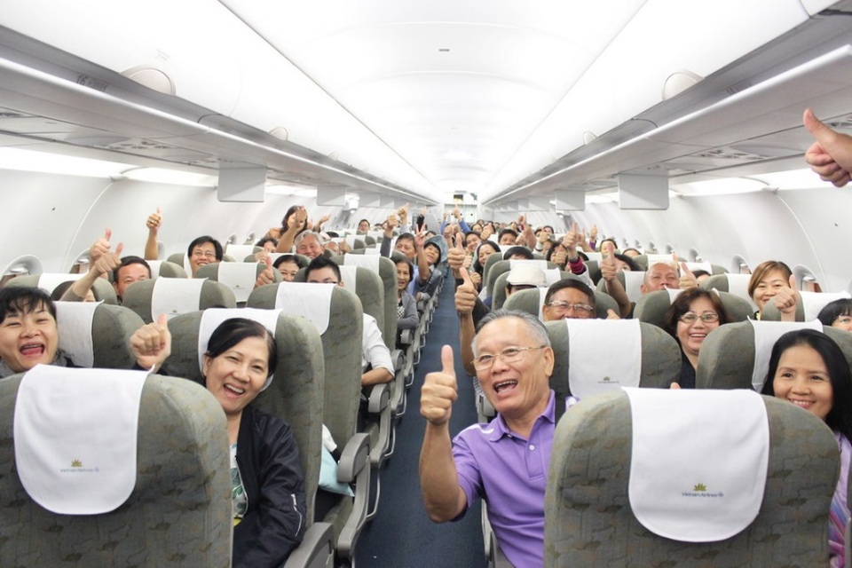 Vietravel kết hợp cùng tỉnh Fukushima và Vietjet Air khai thác các chuyến bay charter - 4 Du khách hào hứng trên chuyến charter đến Fukushima vào mùa hoa anh đào 2016