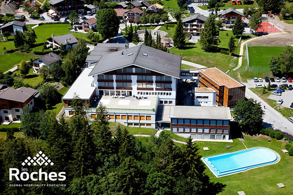 Tặng ngay 100% phí ghi danh nhập học tại Glion & Les Roches - 1 Khuôn viên trường Les Roches tại Thụy Sỹ, trường được thiết kế dựa trên tiêu chuẩn của khách sạn 5 sao.