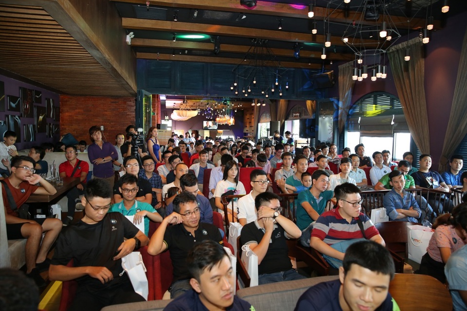 Khán phóng của 4 điểm cầu offline đều không còn một chỗ trống vì rất đông người hâm mộ hãng điện thoại Phần Lan đến tham dự.