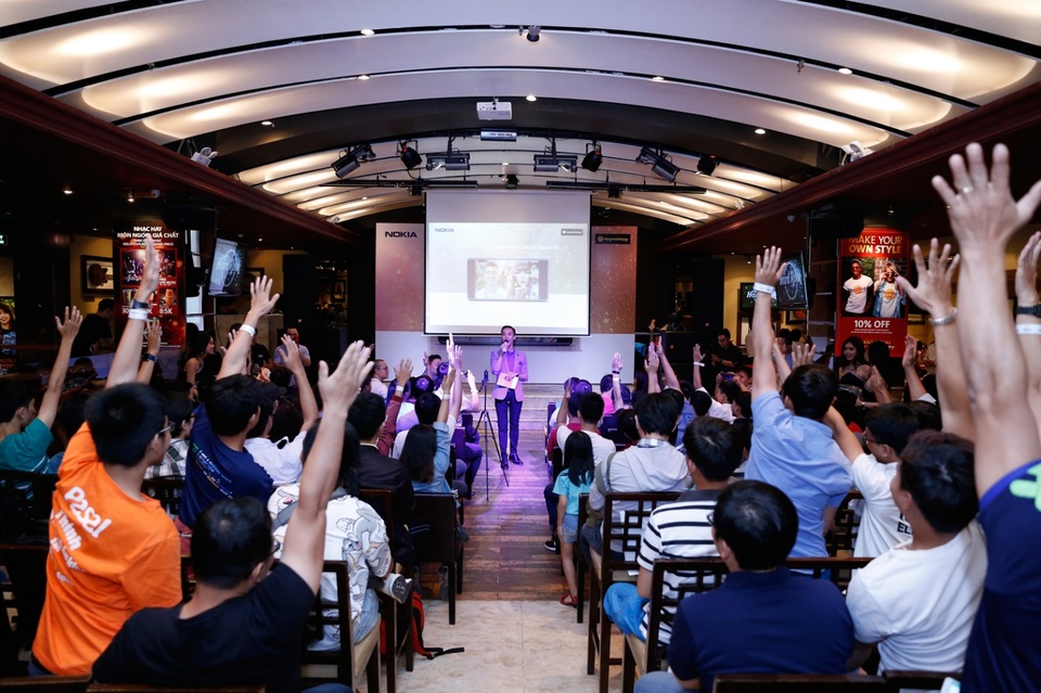 Khán giả hào hứng tham gia trả lời các câu hỏi về Nokia 8.