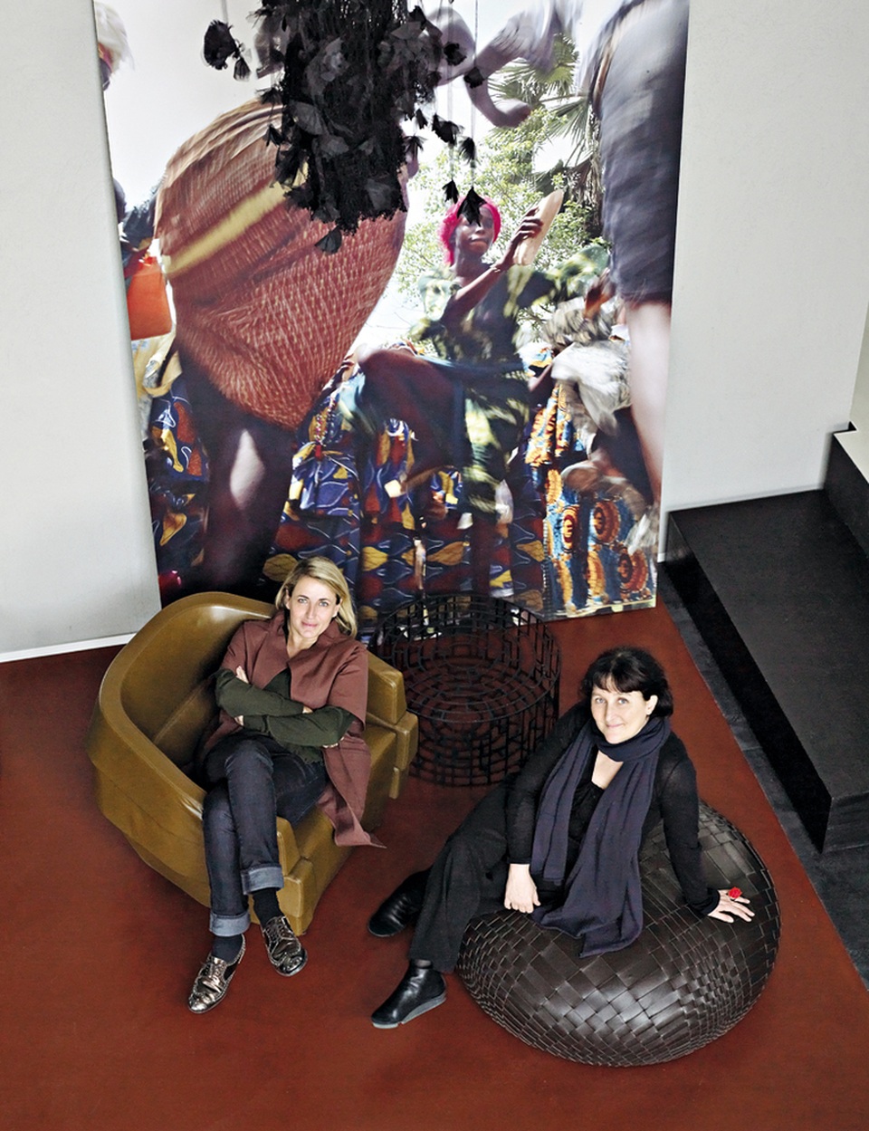 Gặp gỡ giám tuyển quyền lực thiết kế Ý Patrizia Moroso - 6 Patrizia Moroso (Phải) và NTK lừng danh Patricia Urquiola (Trái)