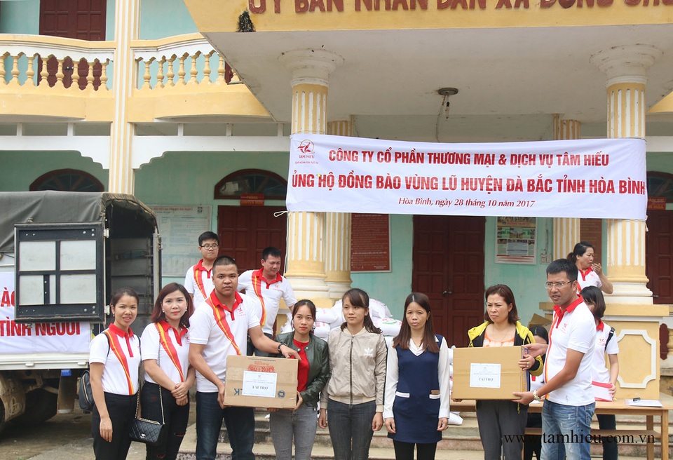Công ty Tâm Hiếu ủng hộ bà con vùng lũ tỉnh Hòa Bình hơn 150 triệu đồng - 4 Công ty Tâm Hiếu ủng hộ bà con vùng lũ tỉnh Hòa Bình hơn 150 triệu đồng - 4