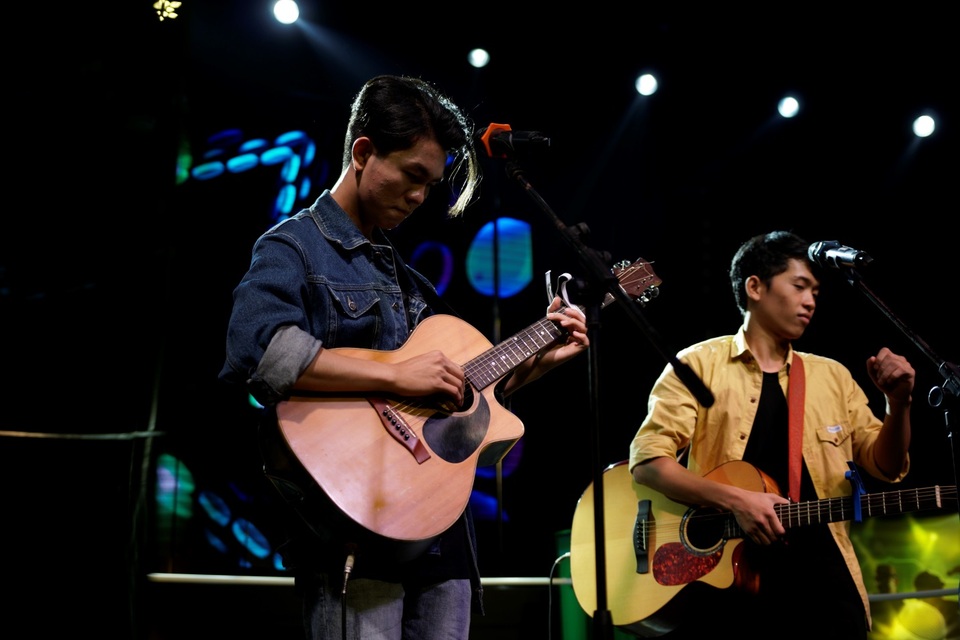 Huda Central's Got Talent 2017: Bùng nổ trong vòng đối đầu - 5 (Ảnh) Gia Bảo – Văn Dũng đã không còn là hai đối thủ đang tranh tài mà trở thành hai người nghệ sĩ đích thực.