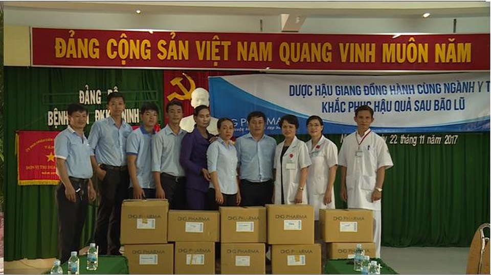 Chương trình "Nghĩa tình đồng nghiệp" hỗ trợ ảnh hưởng cơn bão số 12 - 1 Chương trình "Nghĩa tình đồng nghiệp" hỗ trợ ảnh hưởng cơn bão số 12 - 1