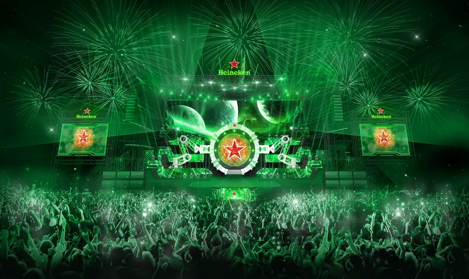 Sân khấu hoành tráng và cũng là điểm khởi hành cho chuyến du hành tới tương lai cùng Heineken Countdown Party 2018 tại quảng trường Đông Kinh Nghĩa Thục