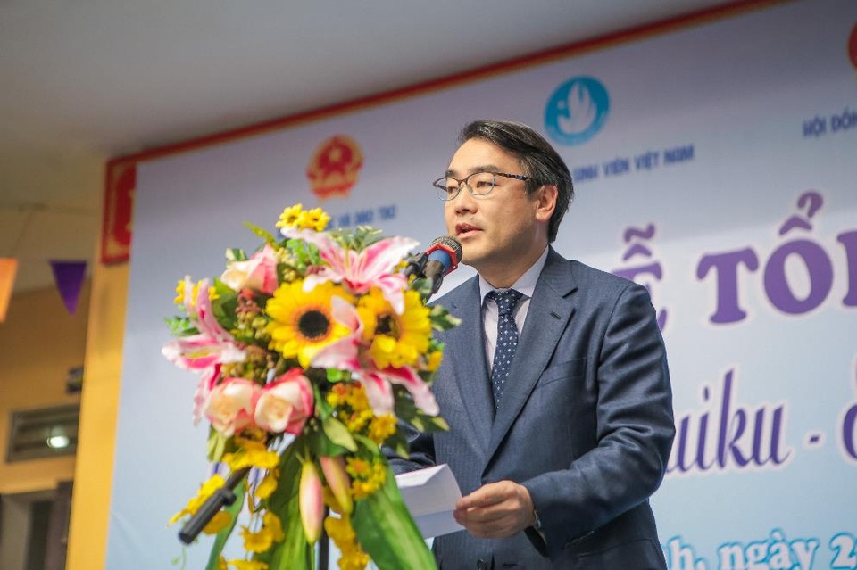 Lễ tổng kết hành trình “Mizuiku – Em yêu nước sạch” năm 2017 - 3 Ông Takenobu Shiina – Giám đốc cấp cao phụ trách bộ phận chiến lược phát triển bền vững, tập đoàn Suntory phát biểu tại buổi lễ tổng kết