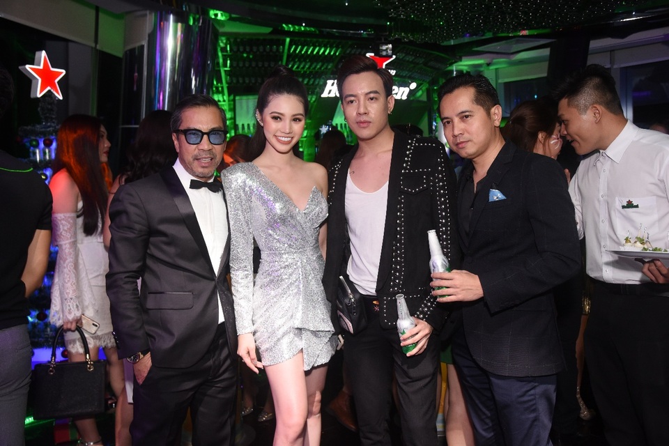 Tưng bừng không khí đón năm mới tại "The World of Heineken" - 1 Hoa hậu người Việt tại Úc 2015- Jolie Nguyễn mặc đầm ánh bạc tôn dáng kiêu sa cho đêm tiệc giao thừa