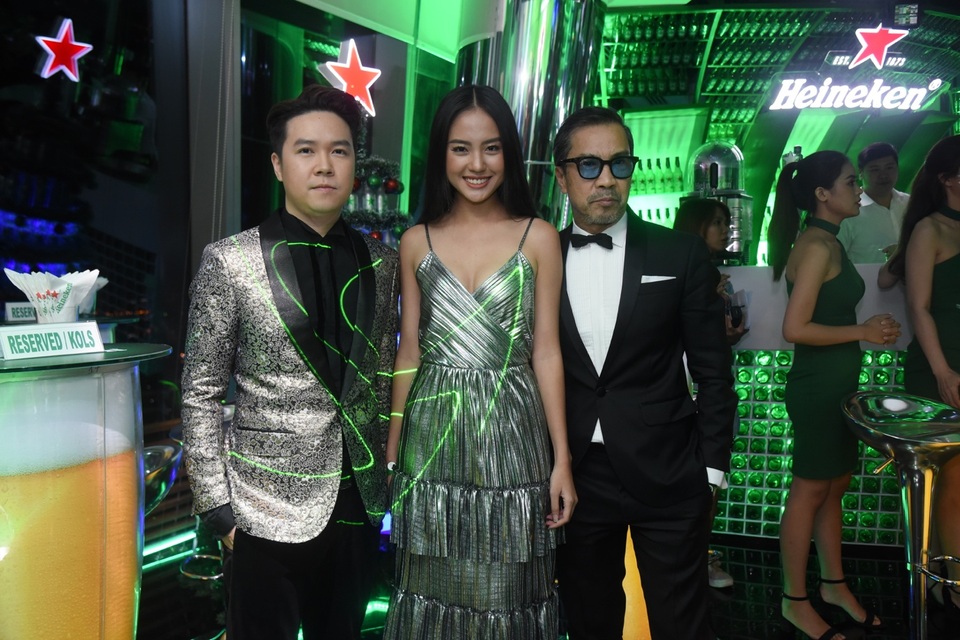 Tưng bừng không khí đón năm mới tại "The World of Heineken" - 2 Người đẹp Rima Thanh Vy rạng rỡ bên cạnh ca sỹ Lê Hiếu và fashionista Thuận Nguyễn