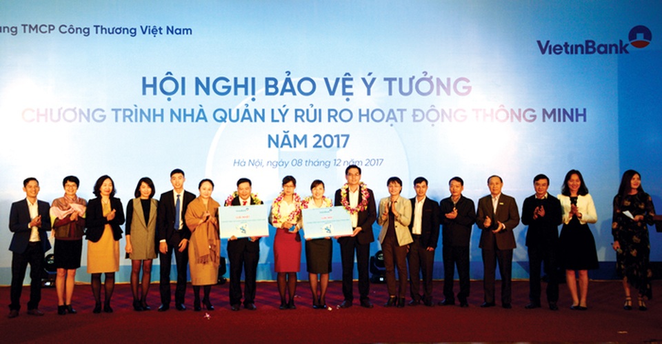 VietinBank và câu chuyện Basel II - 1 Ban Giám khảo chúc mừng các tác giả có ý tưởng đạt giải “Nhà Quản lý rủi ro hoạt động (QLRRHĐ) thông minh” năm 2017
