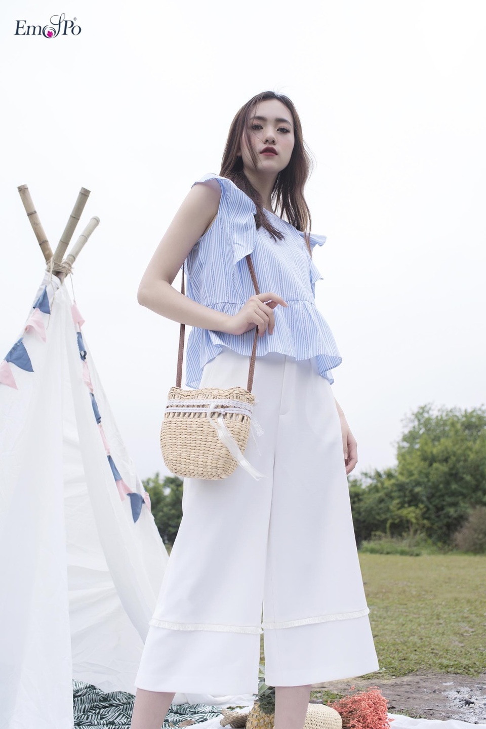 EMSPO ra mắt bộ sưu tập “Boho Dream” - chất thơ của những cô nàng hiện đại - 2 Trái ngược với những định kiến về màu sắc rực rỡ, xu hướng Bohemian của EMSPO mang lại là một sự va chạm thanh tao giữa ánh sáng và lối thẩm mỹ riêng, được cô đọng trên bảng màu pastel dịu ngọt: trải dài từ xanh bạc hà, hồng phớt, xanh ngọc cho đến vàng mơ trong từng thiết kế.