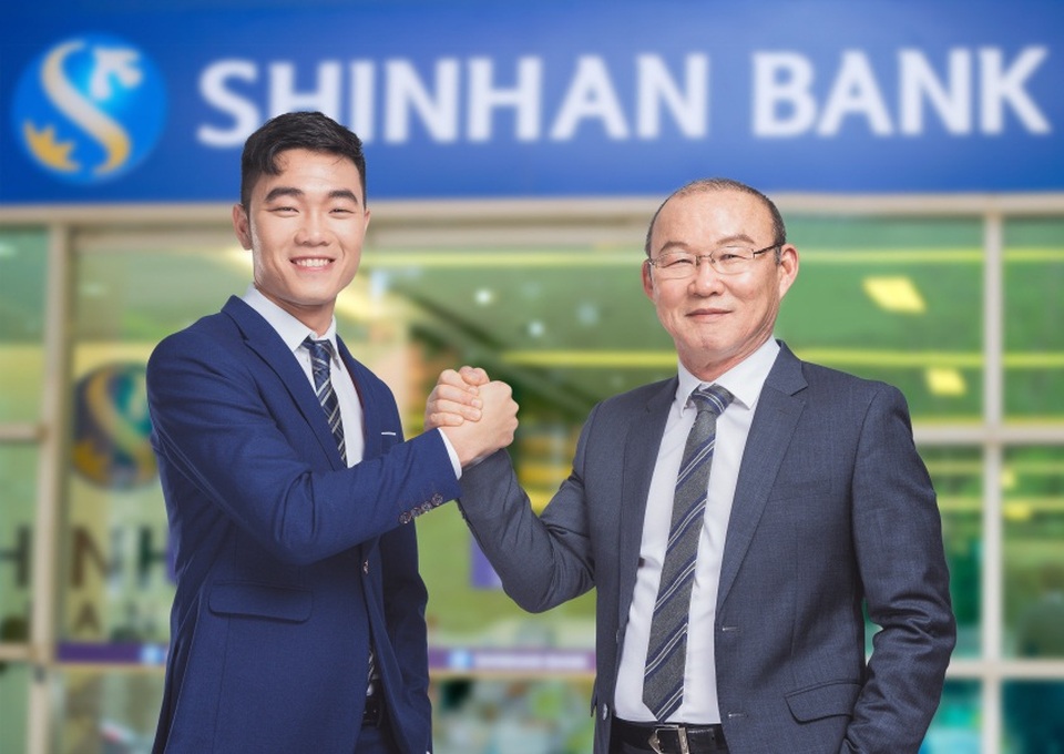 HLV Park Hang Seo và đội trưởng U23 làm đại sứ thương hiệu truyền cảm hứng - 1
HLV Park Hang Seo và đội trưởng Lương Xuân Trường trở thành Đại sứ thương hiệu mới của Ngân hàng Shinhan.