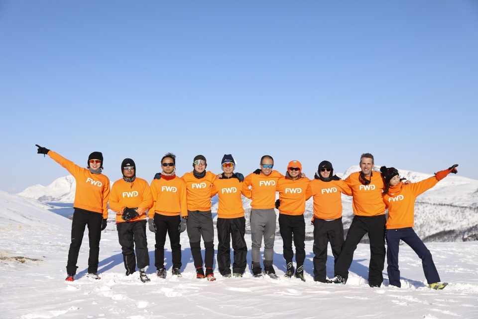 “Cuộc chiến” vượt 42 km ở Bắc Cực của Tăng Nguyệt Minh - 1 Tăng Nguyệt Minh cùng các thành viên trong đội tham gia cuộc thi Marathon Bắc Cực 2018. Ảnh: Ban tổ chức cung cấp