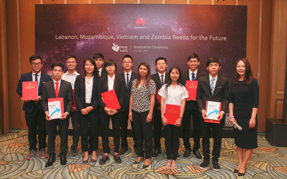 Huawei Việt Nam giới thiệu phim “Áo dài- Hạnh phúc đến từ sự sẻ chia” - 4 10 sinh viên ưu tú ngành ICT Việt Nam tham dự Chương trình học bổng Hạt giống Viễn thông Tương lai của Huawei, năm 2017