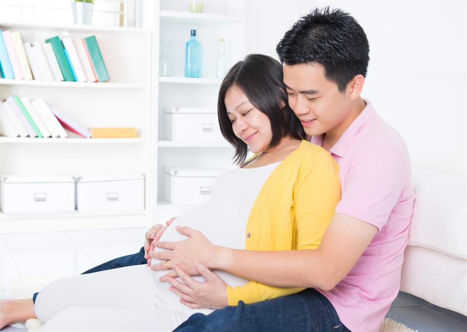 Cha, con và hành trình 9 tháng 10 ngày ngọt ngào - 2 Khi con bắt đầu nên hình hài trong bụng mẹ, đó cũng chính là lúc bố ý thức được cần bảo vệ bản thân mình sớm hơn để trở thành chỗ dựa vững chắc cho con.