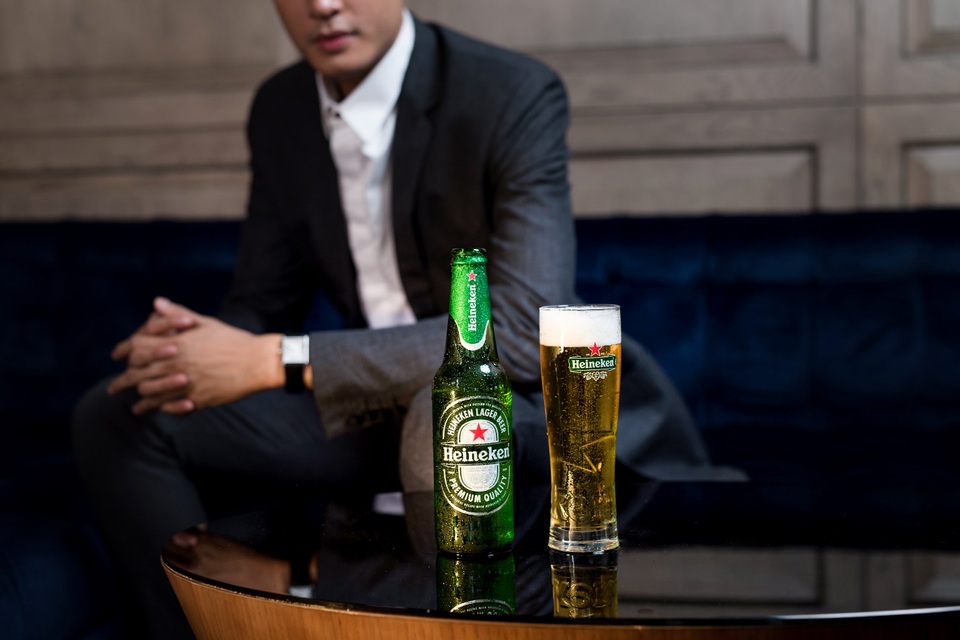 Heineken: Hương vị bia thượng hạng được gìn giữ hàng thế kỷ - 1 Chỉ những chai/ lon bia có chất lượng tuyệt hảo nhất mới được khoác lên mình tên gia tộc Heineken® danh giá