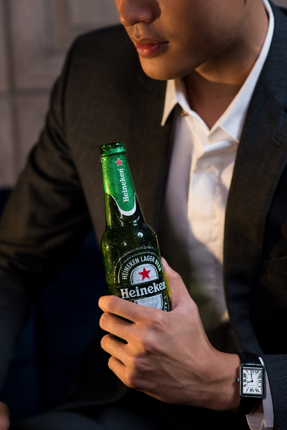 Heineken: Hương vị bia thượng hạng được gìn giữ hàng thế kỷ - 4 Nhãn giấy bạc – bảo chứng hoàn bảo cho chất lượng thượng hạng của Heineken tại thị trường Việt Nam