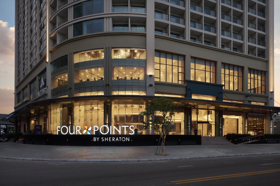 Four Points by Sheraton bứt phá trên BXH các khách sạn tại Đà Nẵng - 1 Four Points by Sheraton Đà Nẵng nằm ở vị trí đắc địa bên bờ biển Mỹ Khê