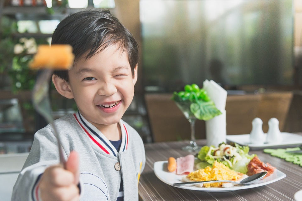 "Hormone hạnh phúc" - Bí quyết giúp trẻ ăn ngon, tiêu hóa tốt - 1 Serotonin là hormone thiết yếu giúp trẻ ăn ngon miệng & tiêu hóa tốt hơn