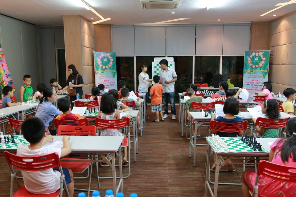 Lớp cờ vua trong mùa Hè vui 2018 là một hoạt động thu hút rất nhiều các cư dân nhí của Ciputra.