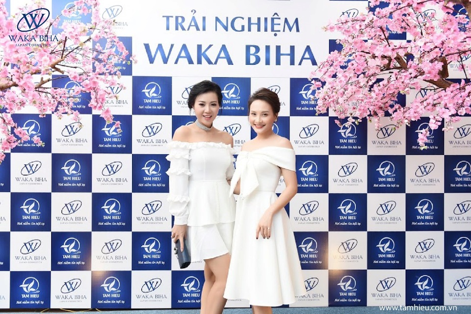 Bảo Thanh và Thanh Hương gây chú ý tại sự kiện trải nghiệm Waka Biha - 1 Bảo Thanh và Thanh Hương hội ngộ tại Sự kiện trải nghiệm Bộ sản phẩm dưỡng trắng da Waka Biha