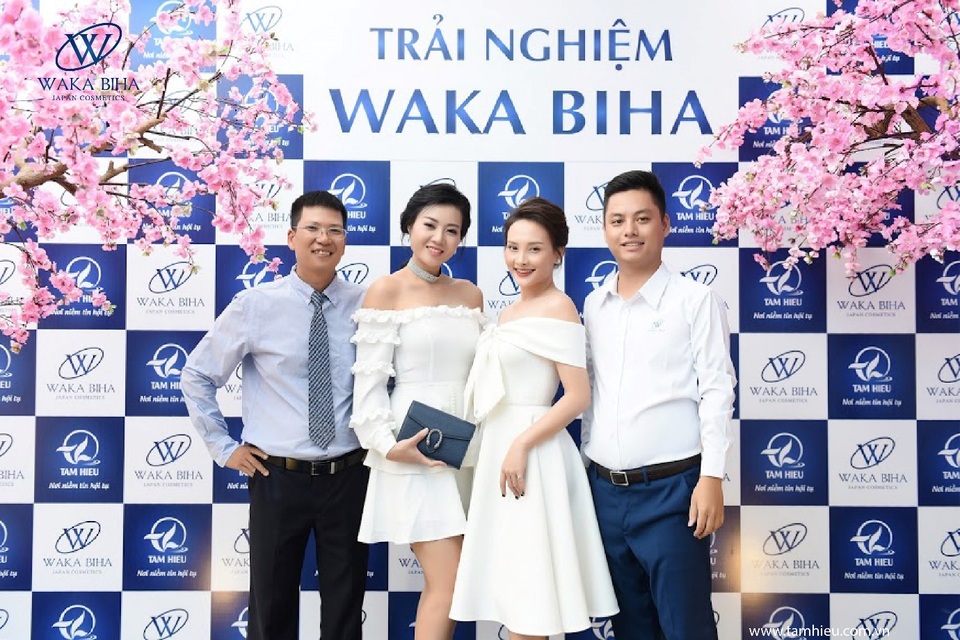 Bảo Thanh và Thanh Hương gây chú ý tại sự kiện trải nghiệm Waka Biha - 2 Bảo Thanh và Thanh Hương cùng Ban giám đốc