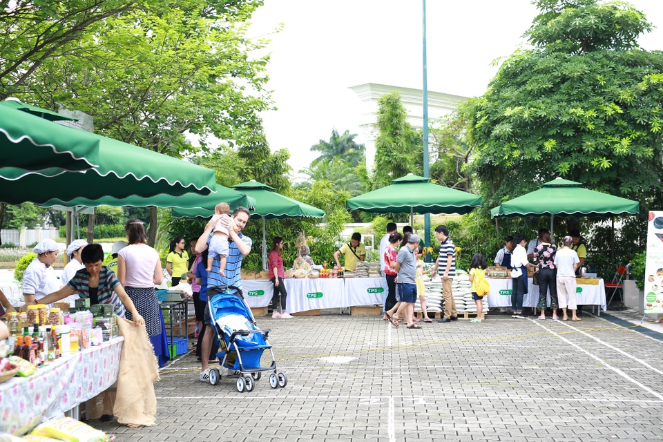 Hồ Tây: Chốn an cư lý tưởng của ngoại kiều - 3 Cư dân quốc tế chiếm gần 40% trên tổng số cư dân toàn khu.