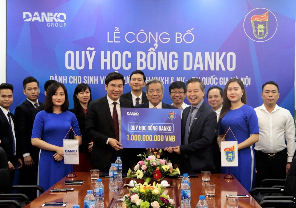 Danko Group công bố quỹ học bổng trị giá 1 tỷ đồng dành cho sinh viên - 2
Danko Group công bố Quỹ học bổng trị giá 1 tỷ đồng dành cho SV trường ĐH KHXH&NV - ĐH Quốc gia Hà Nội