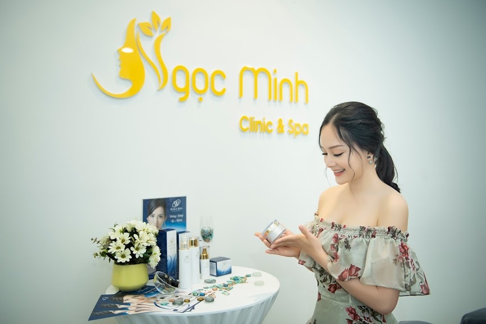 Diễn viên Lan Phương & Trang Cherry tự tin khoe sắc trong sự kiện Waka Biha - 3 Diễn viên Lan Phương trải nghiệm sản phẩm dưỡng trắng da Waka Biha với liệu trình chăm sóc da tại Ngọc Minh Clinic & Spa