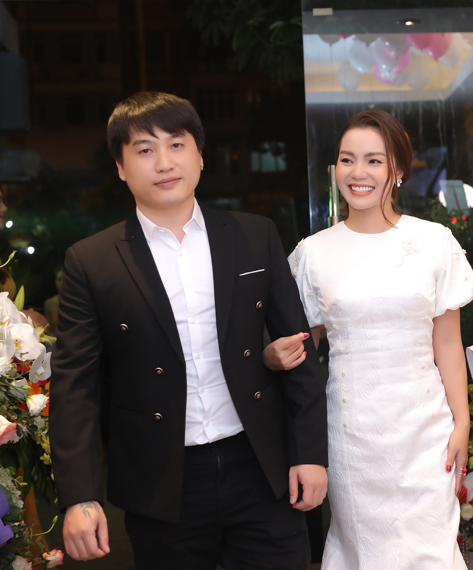 Diễn viên Minh Tiệp mở spa, hội tụ bác sĩ đầu ngành về chăm sóc sắc đẹp - 5 Lần đầu tiên Ngọc Anh gây bất ngờ khi công khai khoác tay bạn trai tình cảm tới sự kiện.