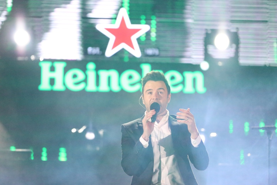 Shane Filan bùng nổ trong lần đầu đón giao thừa tại Hà Nội - Ảnh 9. Shane Filan bùng nổ trong lần đầu đón giao thừa tại Hà Nội - Ảnh 9.