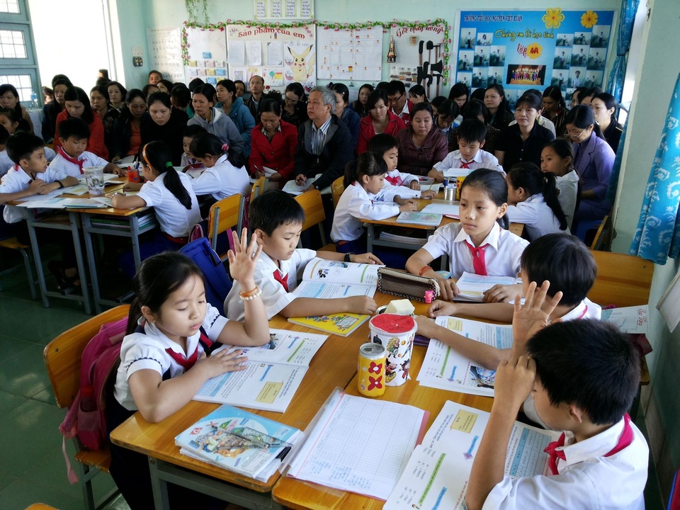 Đây là một hoạt động chuyên môn bình thường để giáo viên đánh giá và học hỏi lẫn nhau (Trong ảnh: Tiết thao giảng mô hình VNEN tại một trường học ở Kon Tum. Ảnh: Phòng GD-ĐT Thành phố Kon Tum)