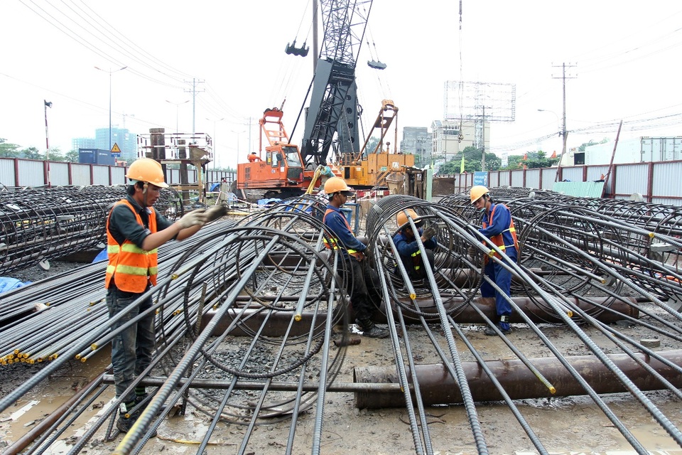 Việt Nam cần 2 triệu tỷ đồng cho đầu tư công - 1 10.000 tỷ đồng từ nguồn thu bán cổ phần sở hữu của nhà nước tại một số doanh nghiệp năm 2015 chưa sử dụng sẽ được bổ sung thêm vào nguồn vốn đầu tư trong kế hoạch năm 2017