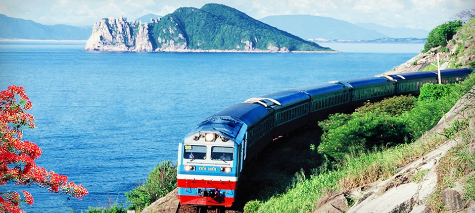 Hơn 10 năm nữa, Việt Nam sẽ có đường sắt tốc độ cao? - 1 Đường sắt Việt Nam hiện vẫn hoàn toàn là đường đơn, khổ đường hẹp 1.000mm và ngày càng xuống cấp.