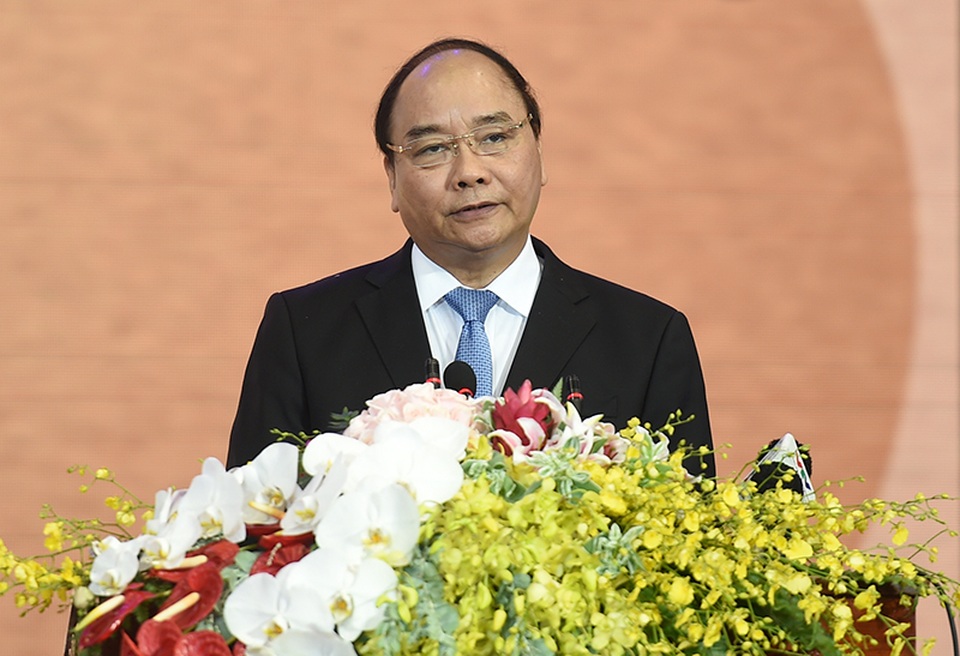 Thủ tướng: Thu hút đầu tư tránh “ký xong bỏ cho cỏ mọc” - 1
Thủ tướng phát biểu tại Hội nghị xúc tiến đầu tư của tỉnh Long An (ảnh: VGP)