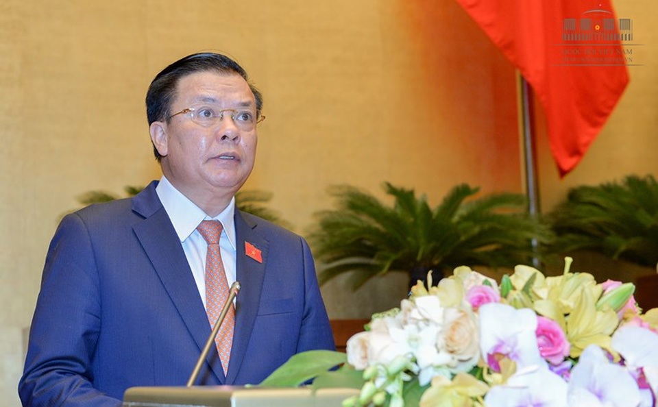 Không chỉ xe công, sắp tới khoán cả điện thoại, nhà công vụ! - 1 Bộ trưởng Bộ Tài chính Đinh Tiến Dũng (ảnh: Quochoi.vn)