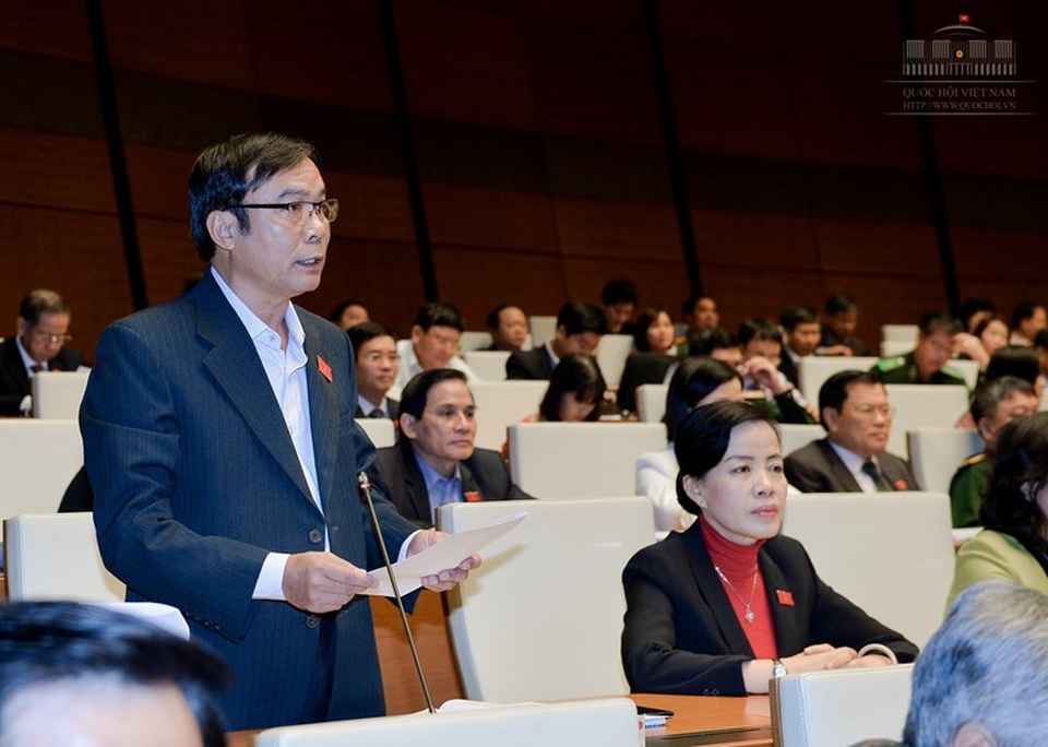 Mạnh ai nấy làm, đua nhau “trải thảm đỏ” đầu tư sân bay, cảng biển - 1 Đại biểu Nguyễn Bá Sơn cho biết, tỉnh nào cũng có hoặc đều muốn cảng biển, sân bay (Ảnh: Quochoi.vn)