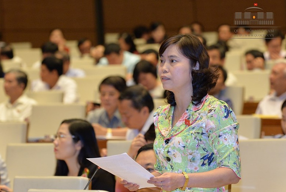 Đại biểu Quốc hội "đòi" truy cứu trách nhiệm với lãnh đạo về hưu - 1
Đại biểu Trần Thị Hằng:Con số quy hoạch hàng năm quá lớn, làm tốn ngân sách hàng ngàn tỷ đồng