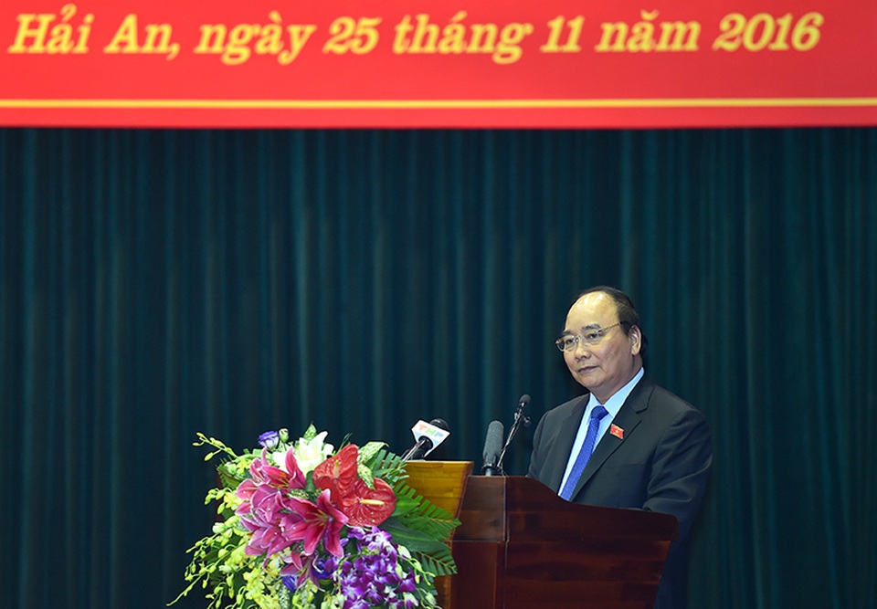 Thủ tướng: Xử lý vụ việc ông Vũ Huy Hoàng “chặt chẽ, kiên quyết, nghiêm túc, có lý, có tình” - 1 Thủ tướng Nguyễn Xuân Phúc và Đoàn đại biểu Quốc hội TP. Hải Phòng tiếp xúc cử tri (ảnh: VGP)