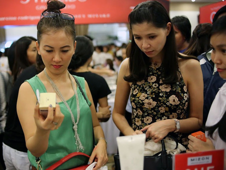 Các mặt hàng giảm giá như thời trang, mỹ phẩm chủ yếu dành cho phụ nữ nên 90% là chị em.
